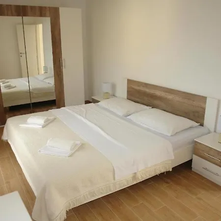 Apartament Tina *