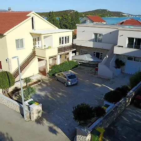 Apartament Tina *