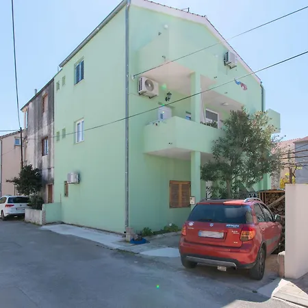 Tina * Vodice